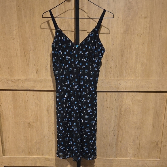 Boutique Europa Dresses & Skirts - (J56) Woman's Sz 8 Chic Black Floral Midi Dress
